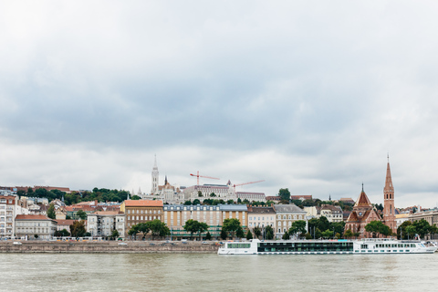 Budapest: Downtown Budapest Cocktail Cruise Danube Nighttime Cocktail Cruise