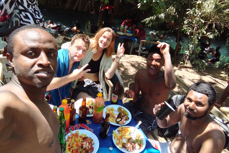 Cascate di Materuni, tour del caffè e sorgenti termali di Chemka: Gita di un giorno