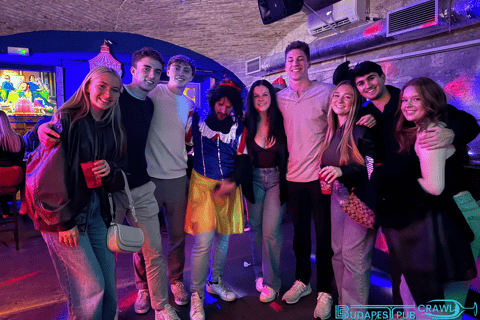 Pubcrawl &amp; Ruin Bar Tour in Boedapest – Gratis shotjes &amp; VIP-toegangKroegentocht door Boedapest &amp; tour langs ruïnebarretjes – Gratis shotjes &amp; VIP-toegang