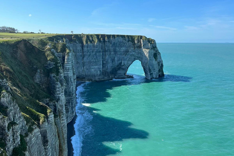 Paris: Étretat Cliffs & Mont St-Michel Day Tour