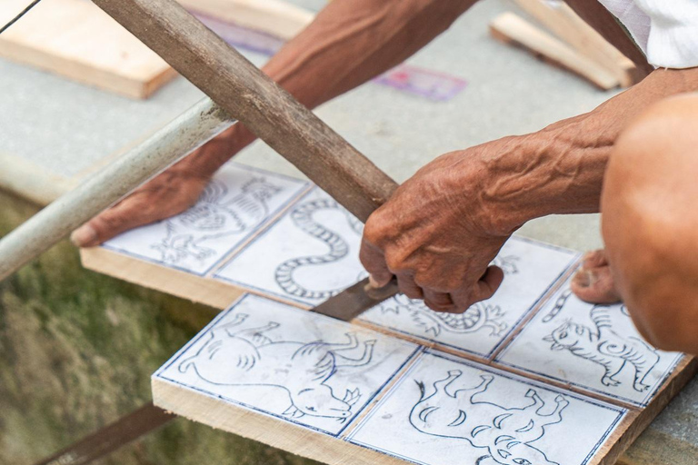 Campiña de Hue y Artesanía Tradicional: Aventura en moto