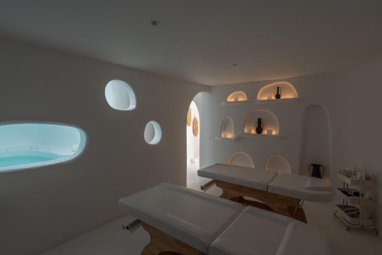 Santorini: Face & Body Massage + Jacuzzi Access