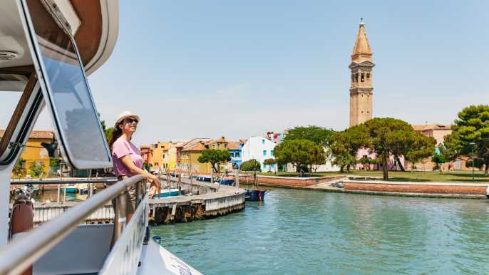 Venecia: Excursión en barco por Murano y Burano con visita a una fábrica de vidrio