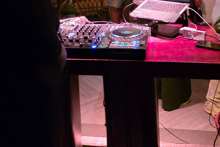 Da Nang: Nightlife Tour & Pub Crawl with Rooftop Bar & Clubs Da Nang: Guided Nightlife Tour with Rooftop, Club, Bar Visit