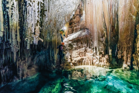 Mallorca: aventura de medio día en cuevas marinasMallorca: aventura autoguiada de medio día en cuevas marinas