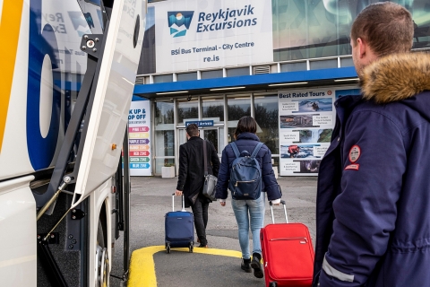 Aeropuerto Keflavík: traslado autobús desde/hacia ReikiavikDel aeropuerto de Keflavík a hoteles con parada en BSÍ