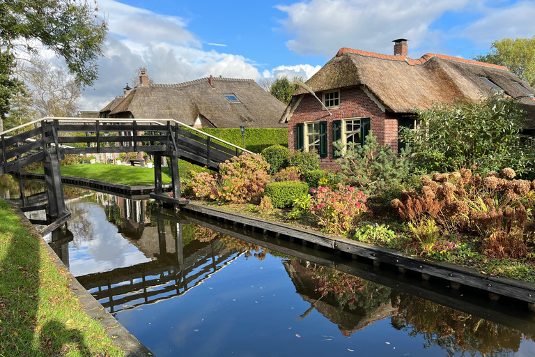 From Amsterdam: Giethoorn Small Group Tour with Boat Ride