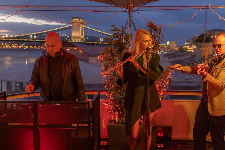 Budapest: Window Table Dinner with Live Lounge Music Budapest: Window Table Dinner - Live Piano Music - Paprikás