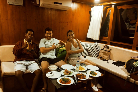 Labuan Bajo: 2-Day Komodo and Padar Island Boat Trip
