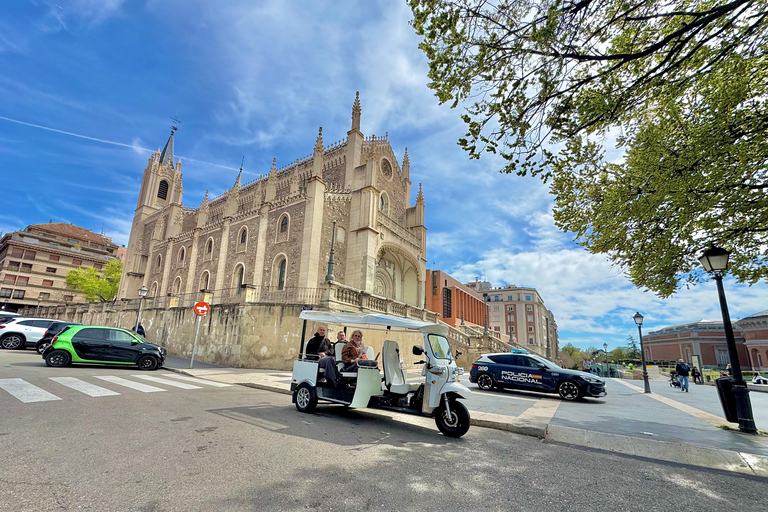 Madrid: Private Tuk Tuk Tour with Expert Guide and Panoramic Views The Classics Tour ~ Discover Madrid in 60 minutes from your STARTING POINT!