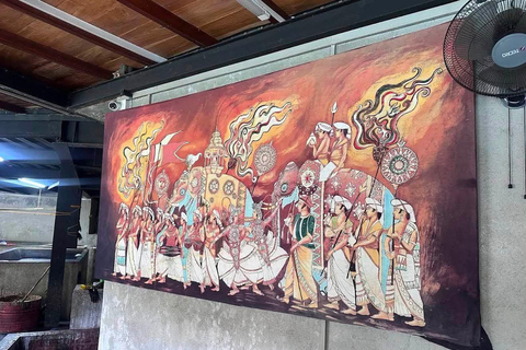 Kandy: Guided City Tour/Temple of the Tooth & Tea Factory
