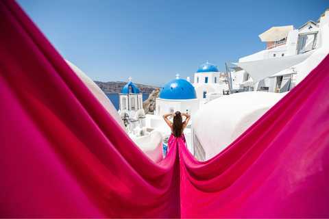 Santorini: il tuo servizio fotografico con l&#039;abito volante ti aspetta3 ore per soli o in coppia