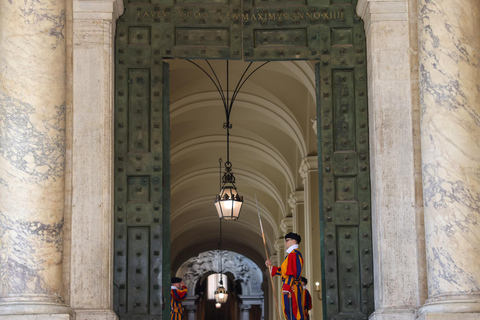 Rome: St. Peter’s Basilica & Underground Tombs Tour Group Tour in French