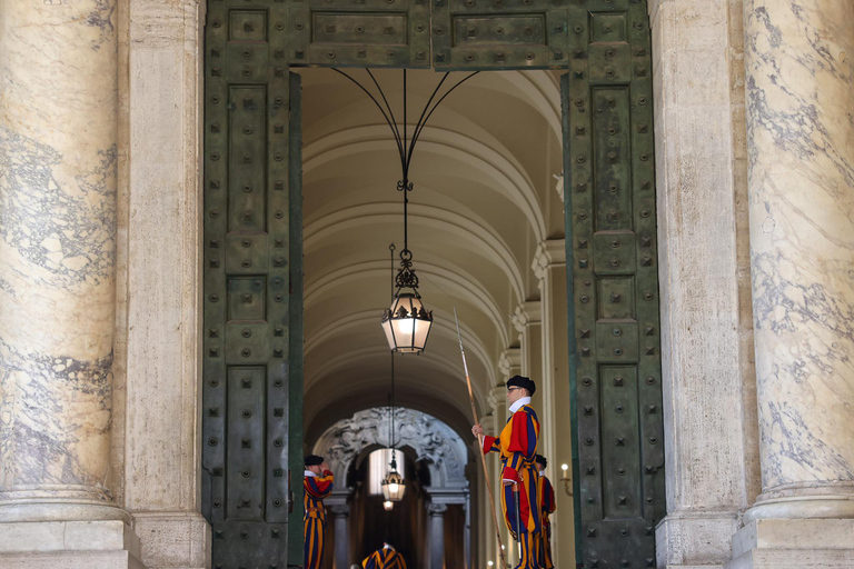 Rome: St. Peter’s Basilica & Underground Tombs Tour Group Tour in French