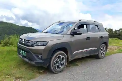 Servizio di prelievo in hotel dall'aeroporto di Kathmandu e rientro in auto.