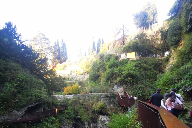 From Milan: Small-Group Lake Como, Bellagio, Varenna & Falls Milan: Best of Lake Como, Bellagio & Varenna Small Group