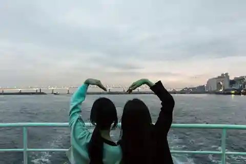 Busan: Cruzeiro guiado ao pôr do sol em Jagalchi e tour noturno pelo mercado