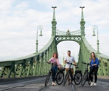 Budapest: Guided E-Bike Sightseeing Tour
