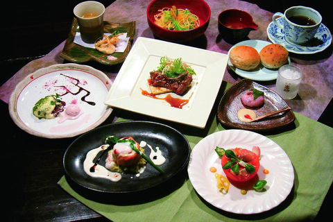 Kanazawa: Taiko Drum Workshop Tour with Sake Brewery Meal