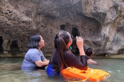 Muscat: Wadi Tiwi, Mibam, Frankincense Tree & Beach Tour