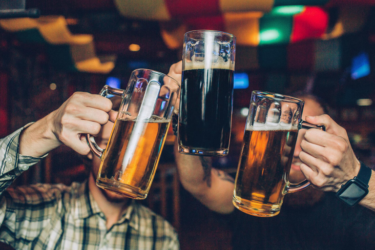 Dresden: Beer tour through 3 pubs: Legendary evening with beers & extras