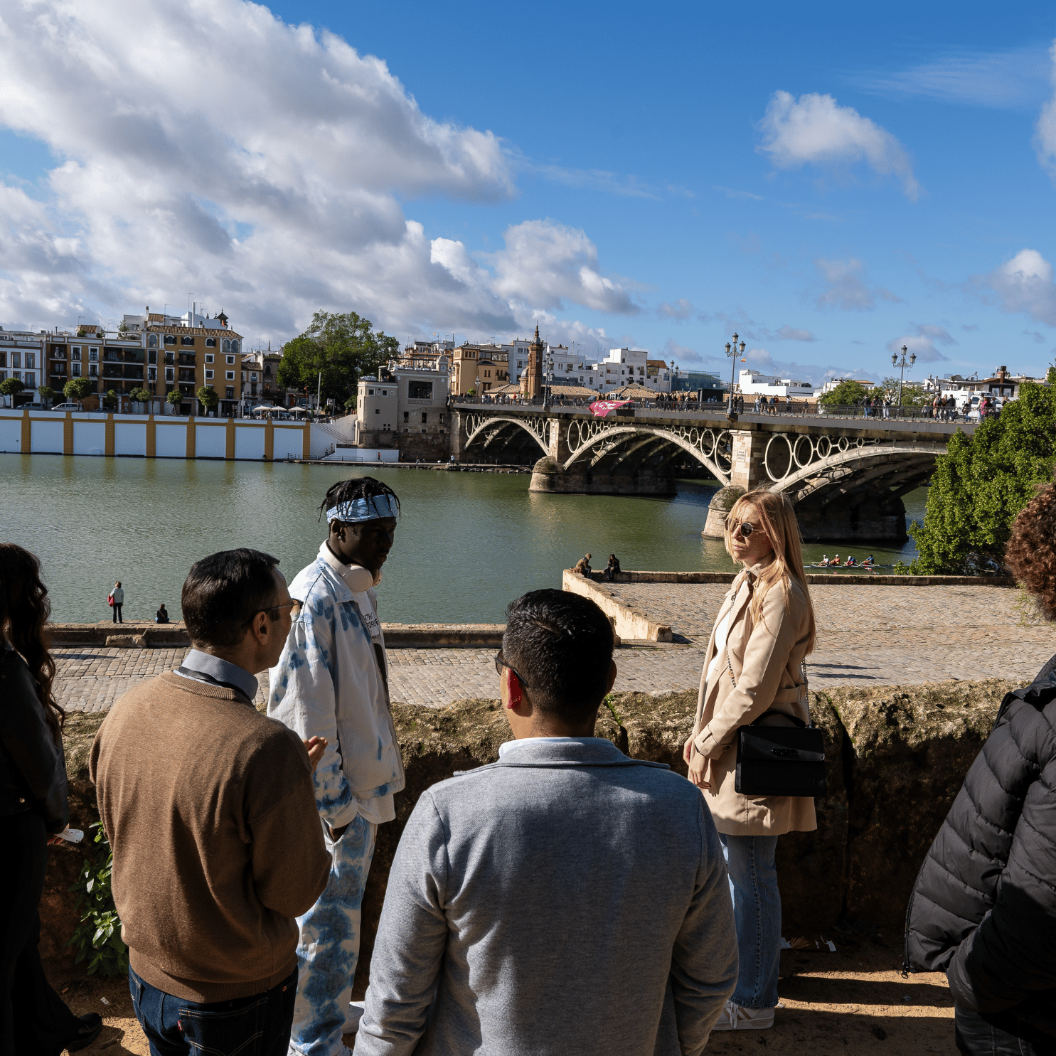 Sevilla: Tiny-Group Triana Iconic Neighborhood Walking Tour