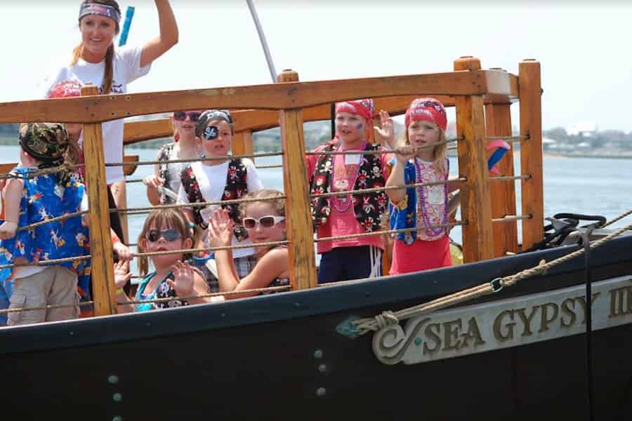 Myrtle Beach: Piratenabenteuer für Kinder tagsüber oder bei Sonnenuntergang. Foto: GetYourGuide