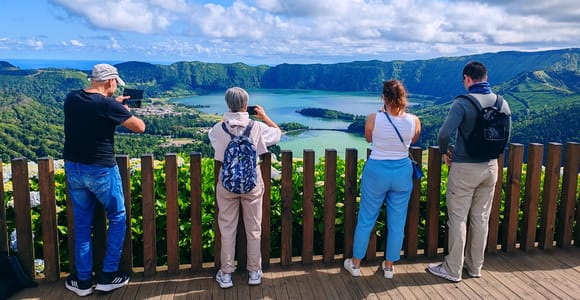 São Miguel: Volcanoes, Lakes & Hot Springs 2-Day Tour