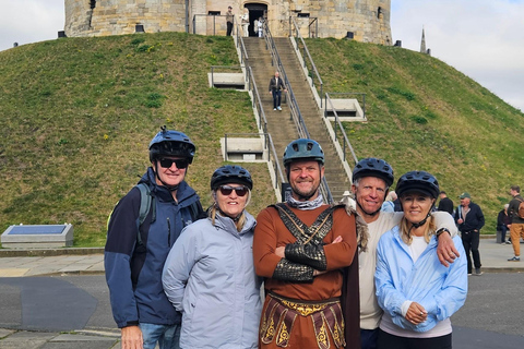 Visita York: Tour guiado na cidade em eBike com factos históricos divertidos