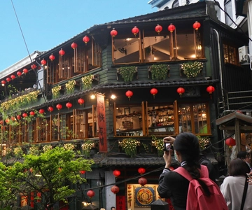 From Taipei: Shifen, Jiufen, and Yehliu Geopark Day Tour
