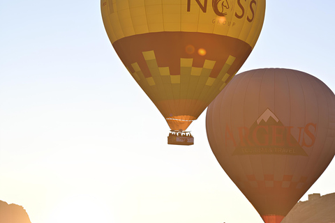 Volo in mongolfiera nelle 2 Valli della Cappadocia