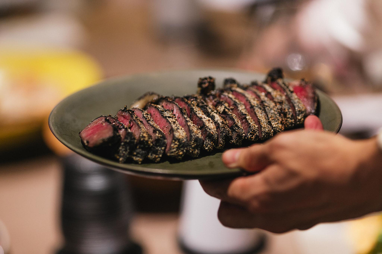 Bangkok: Jim Thompson, Un ristorante tailandese Pacchetti F&amp;BJim's Sharing Set per 2 persone, incluso 1 drink a persona