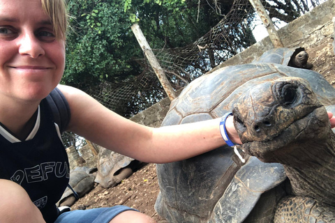 Zanzibar : visite de l'île-prison, de Stone Town et de la ferme aux épicesVisite privée : Île-prison, Stone Town et ferme d'épices