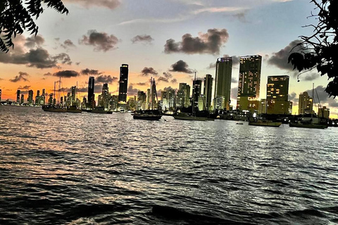 Passeio de bicicleta ao pôr do sol com visita à baía de Cartagena e GetsemaníPasseio de bicicleta ao pôr do sol com visita à Baía de Cartagena e Getsemaní