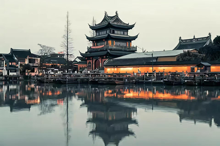 Shanghai: Zhujiajiao Water Town Boat Tour & Kung Fu Class