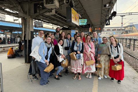 From Delhi: Taj Mahal & Agra Day Trip by Gatimaan Express 2nd Class Train with Car and Guide