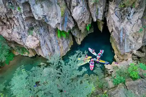 Sinh Ton Valley Tour: Explore Dark Cave and E Cave