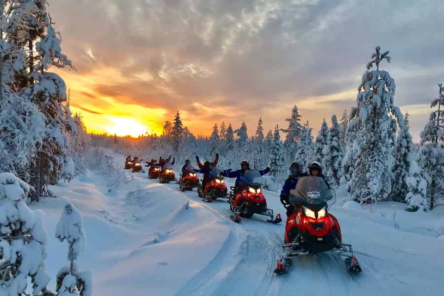 Ruka: Landschaftliche Schneemobil-Safari. Foto: GetYourGuide