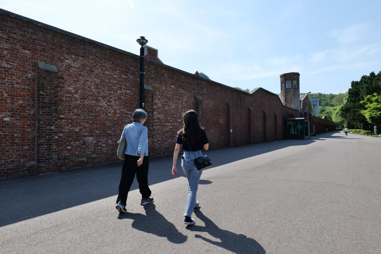 Seul: Wycieczka po historycznym miejscu więzienia Seodaemun z lokalnym ekspertemMroczna wycieczka po Korei: więzienie Seodaemun