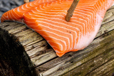 Oslo: Malmøya Guided Hike with Waffle & Salmon Experience