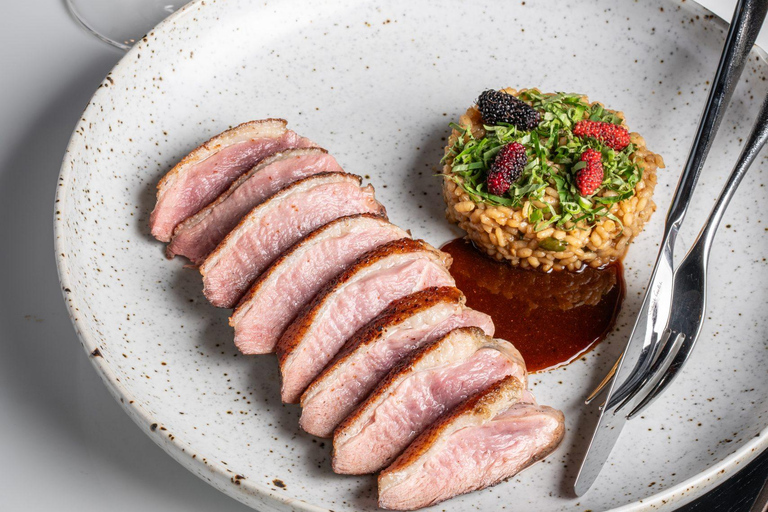 Bangkok: Jim Thompson, Un ristorante tailandese Pacchetti F&amp;BJim's Sharing Set per 2 persone, incluso 1 drink a persona