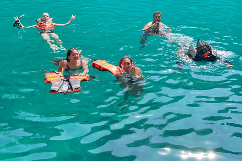 Coron Boat Rental With Buffet Lunch and Tour Guide