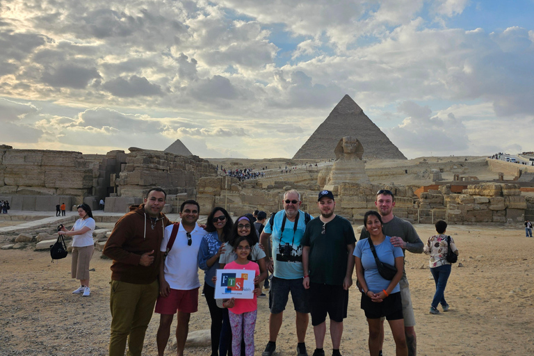 Vanuit Hurghada: bustour Gizeh-piramides & Egyptisch museumGedeelde tour (geen toegangsprijzen)