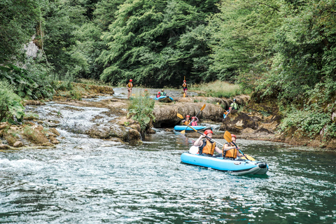 Depuis Zagreb : Kayak à Mrežnica et village de Rastoke - excursion d&#039;une journée