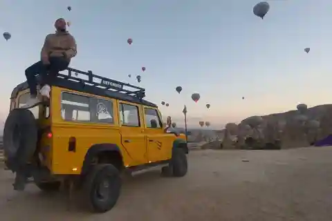 From Göreme/Ürgüp: Cappadocia Jeep Safari Sunrise or Sunset