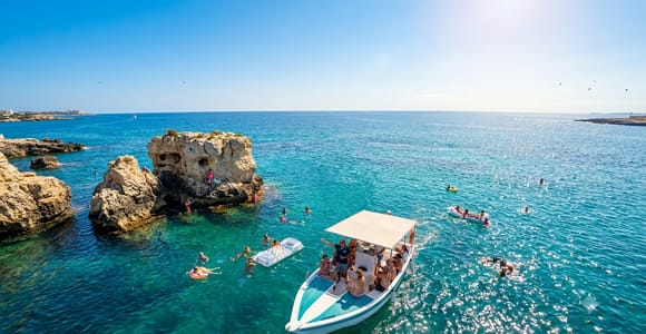 Siracusa: Swim-Stop Boat Tour of Ortigia Island & Sea Caves