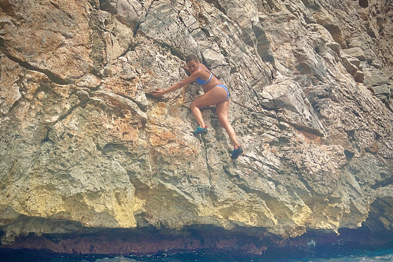 Granada: Deep Water Soloing in Calahonda Pier