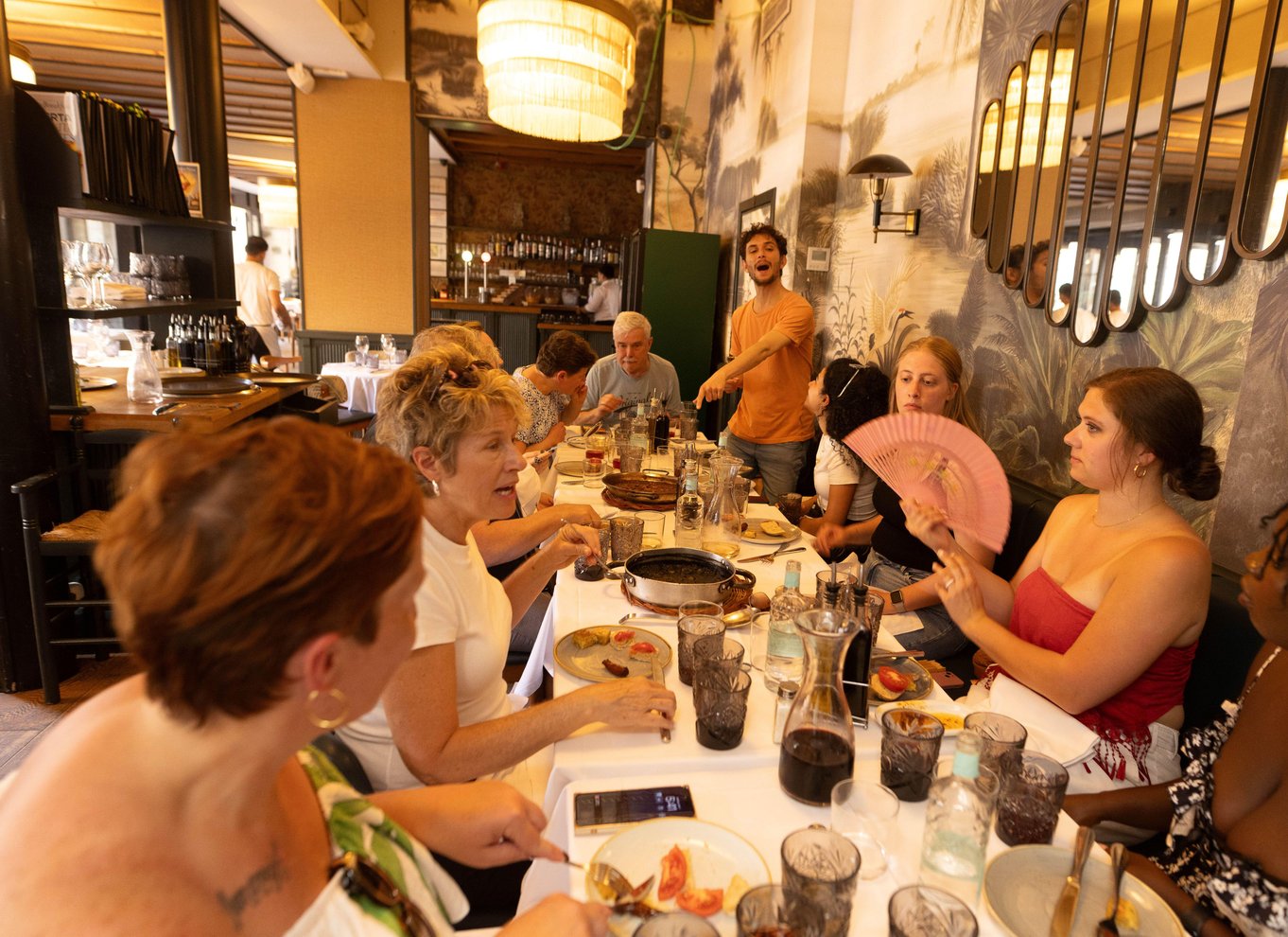 Barcelona: Tapas byvandring med mad, vin og historie