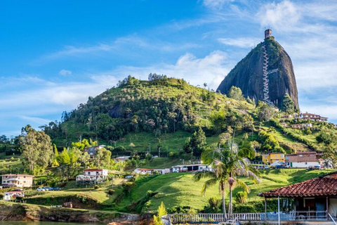 Medellín: Combo Citytour by bus with Comuna 13 + Tour to Guatapé