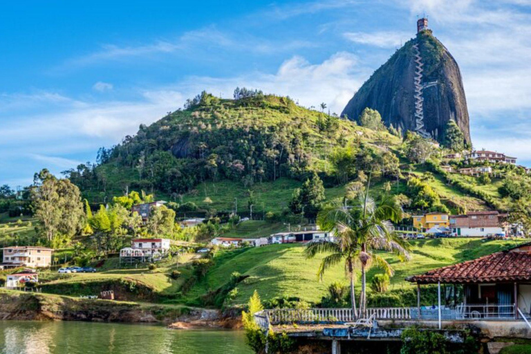 Medellín: Combo Citytour by bus with Comuna 13 + Tour to Guatapé